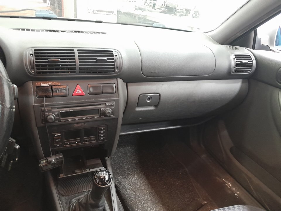 AUDI A3 (8L) 1.6 Ambiente Motor 1,6 Ltr. - 74 kW