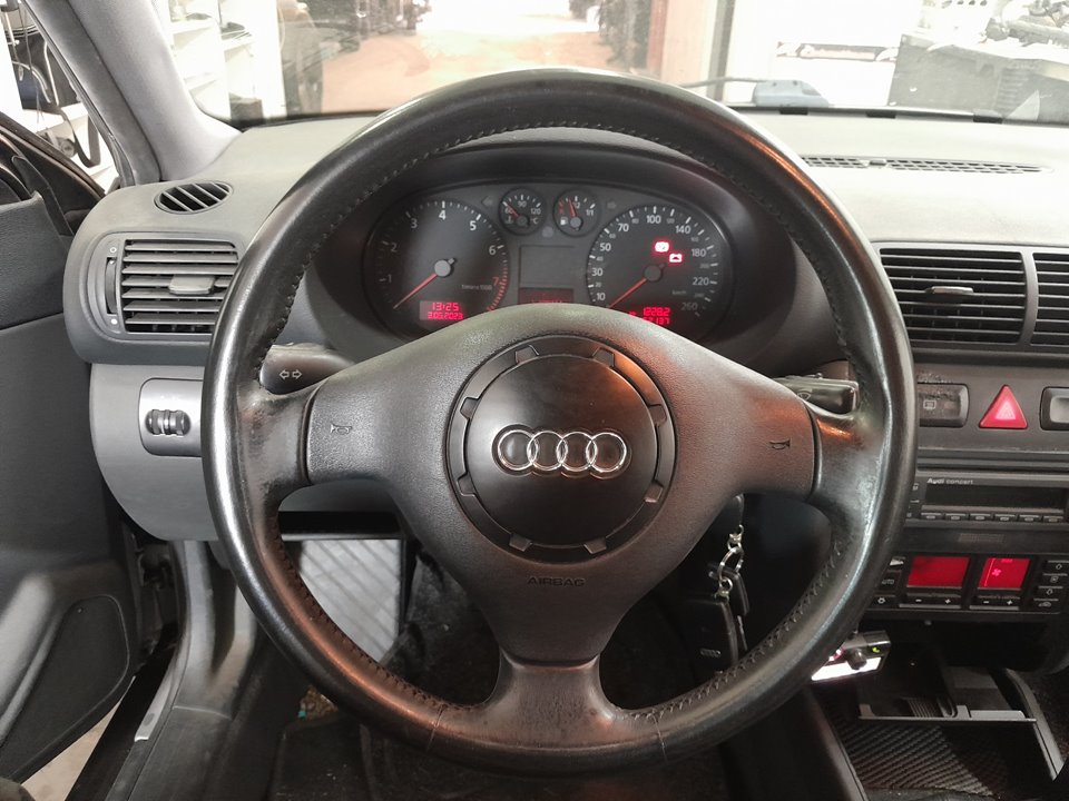 AUDI A3 (8L) 1.6 Ambiente Motor 1,6 Ltr. - 74 kW