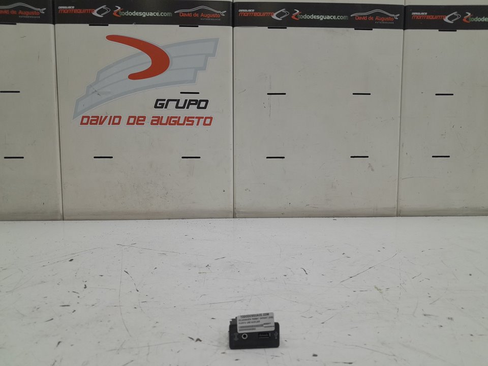 PUERTO USB AUXILIAR