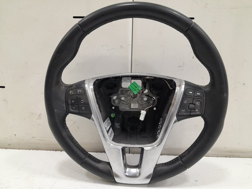 VOLANTE VOLVO V40 CROSS COUNTRY (2012-0) Basis