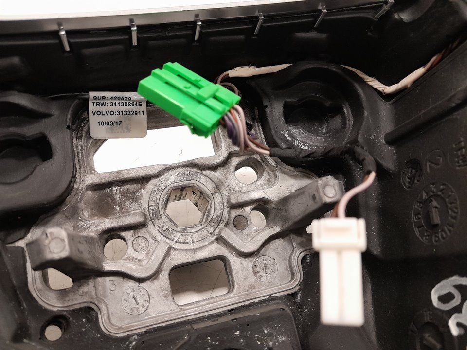 VOLANTE VOLVO V40 CROSS COUNTRY (2012-0) Basis