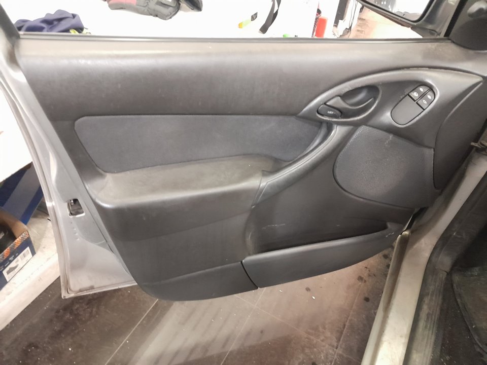 FORD FOCUS BERLINA (CAK) Ambiente Motor 1,6 Ltr. - 74 kW 16V CAT foto 8