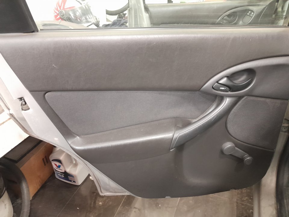 FORD FOCUS BERLINA (CAK) Ambiente Motor 1,6 Ltr. - 74 kW 16V CAT foto 9