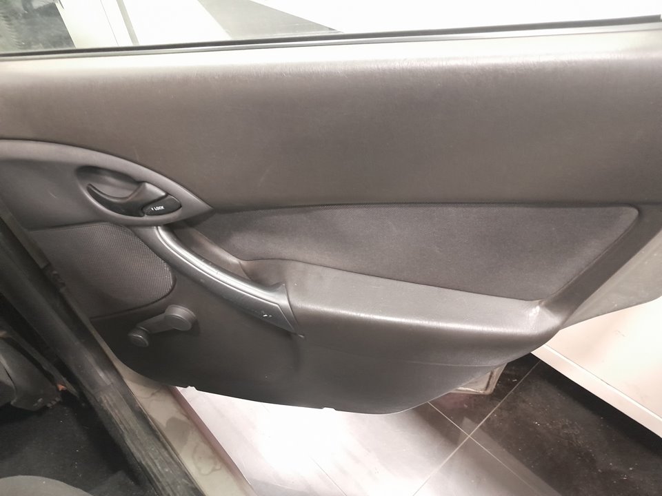 FORD FOCUS BERLINA (CAK) Ambiente Motor 1,6 Ltr. - 74 kW 16V CAT foto 10