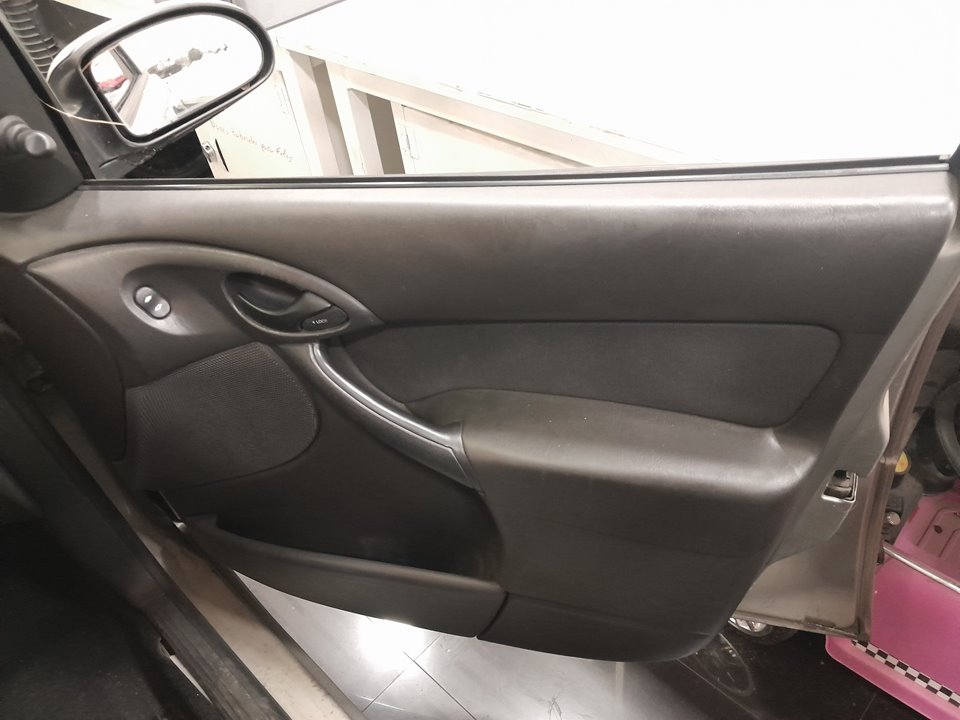 FORD FOCUS BERLINA (CAK) Ambiente Motor 1,6 Ltr. - 74 kW 16V CAT foto 11
