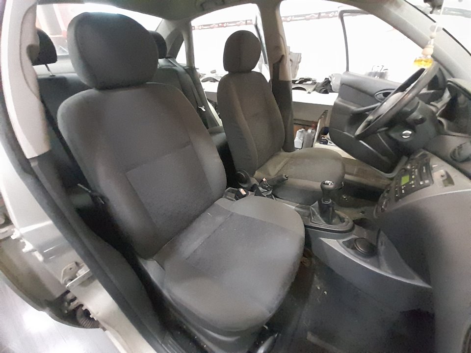 FORD FOCUS BERLINA (CAK) Ambiente Motor 1,6 Ltr. - 74 kW 16V CAT foto 12
