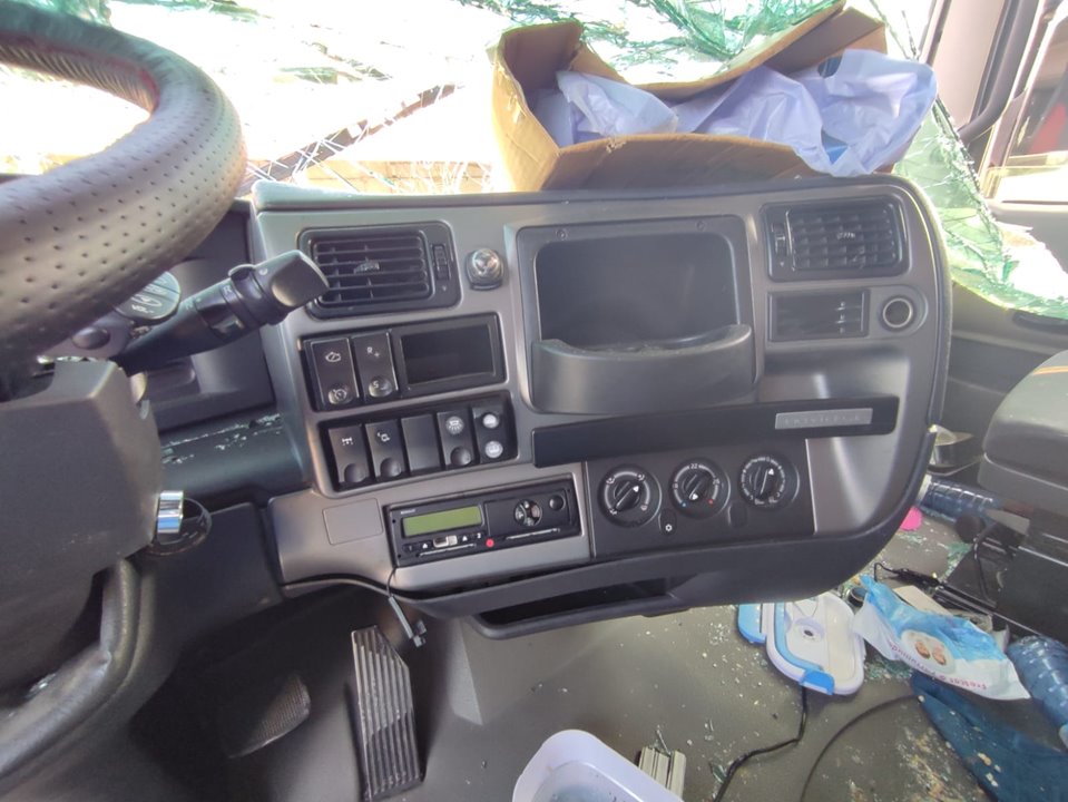 RENAULT MAGNUM AB 2005 Cabina adel.tractor semirr. GV     4X2    4XX.18 Gran espacio Motor 12,8 Ltr. - 360 kW Diesel