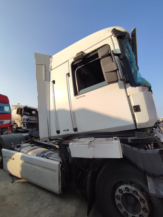 RENAULT MAGNUM AB 2005 Cabina adel.tractor semirr. GV     4X2    4XX.18 Gran espacio Motor 12,8 Ltr. - 360 kW Diesel