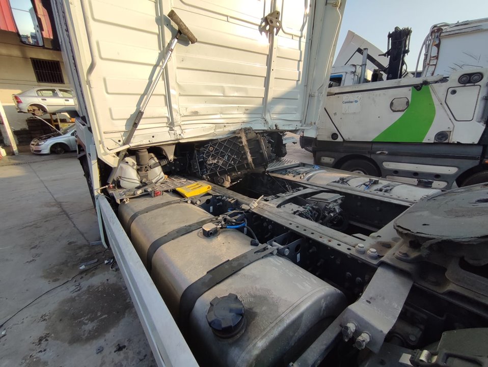 RENAULT MAGNUM AB 2005 Cabina adel.tractor semirr. GV     4X2    4XX.18 Gran espacio Motor 12,8 Ltr. - 360 kW Diesel