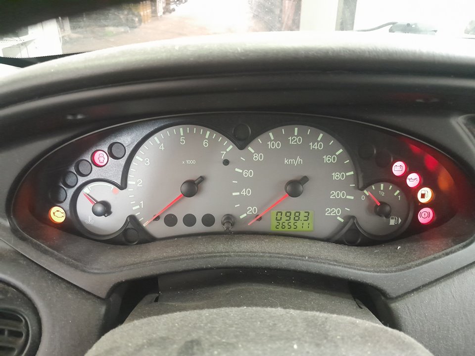 FORD FOCUS BERLINA (CAK) Ambiente Motor 1,6 Ltr. - 74 kW 16V CAT