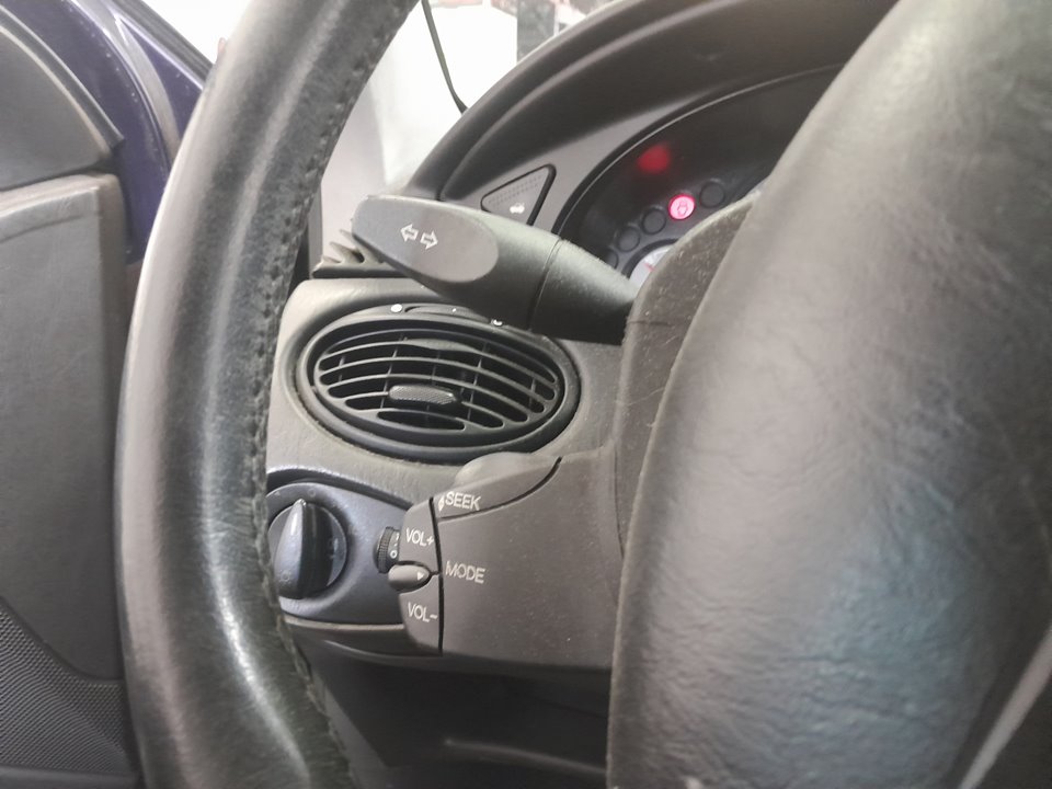 FORD FOCUS BERLINA (CAK) Ambiente Motor 1,6 Ltr. - 74 kW 16V CAT