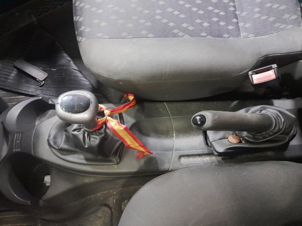 FORD FOCUS BERLINA (CAK) Ambiente Motor 1,6 Ltr. - 74 kW 16V CAT