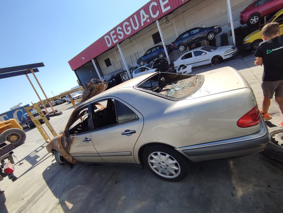 MERCEDES-BENZ CLASE E (W210) BERLINA *