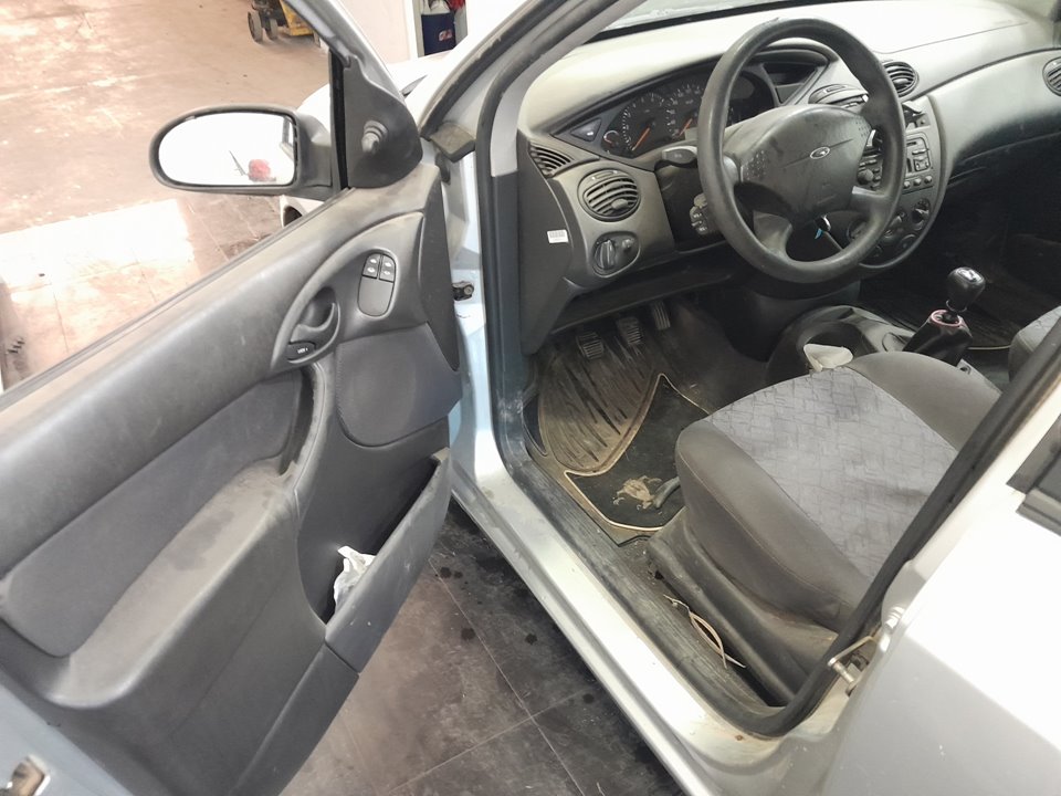 FORD FOCUS BERLINA (CAK) Ambiente Motor 1,8 Ltr. - 66 kW TDDI Turbodiesel CAT foto 8