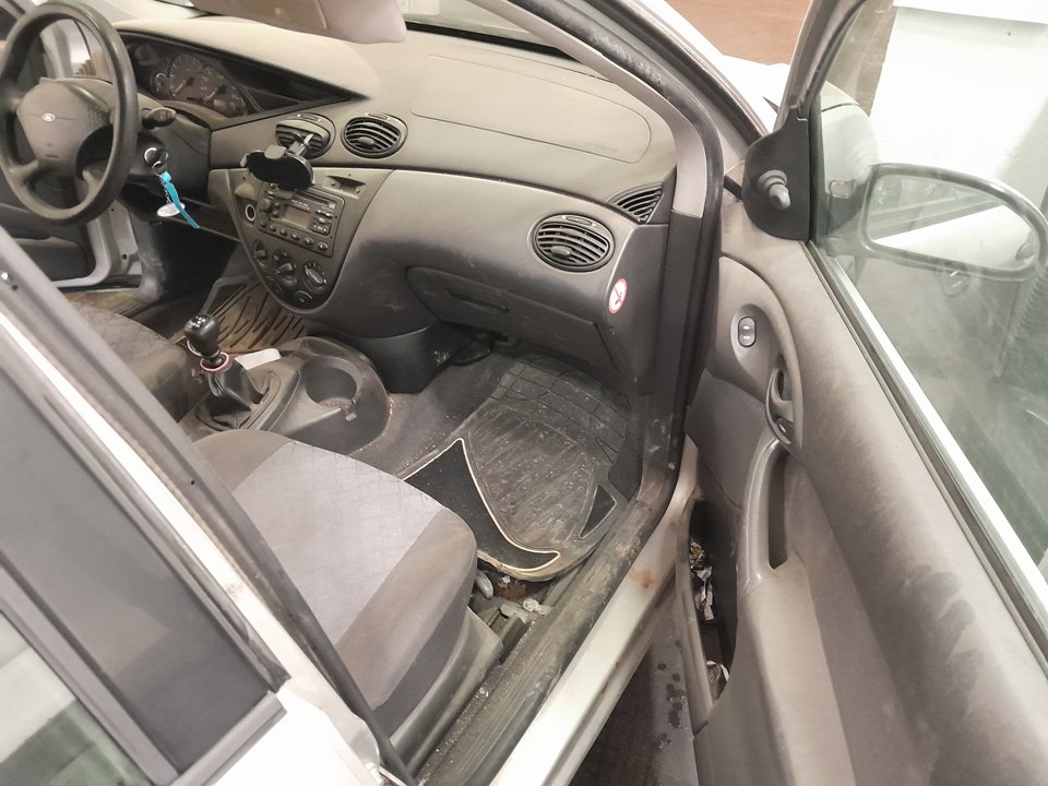 FORD FOCUS BERLINA (CAK) Ambiente Motor 1,8 Ltr. - 66 kW TDDI Turbodiesel CAT foto 11