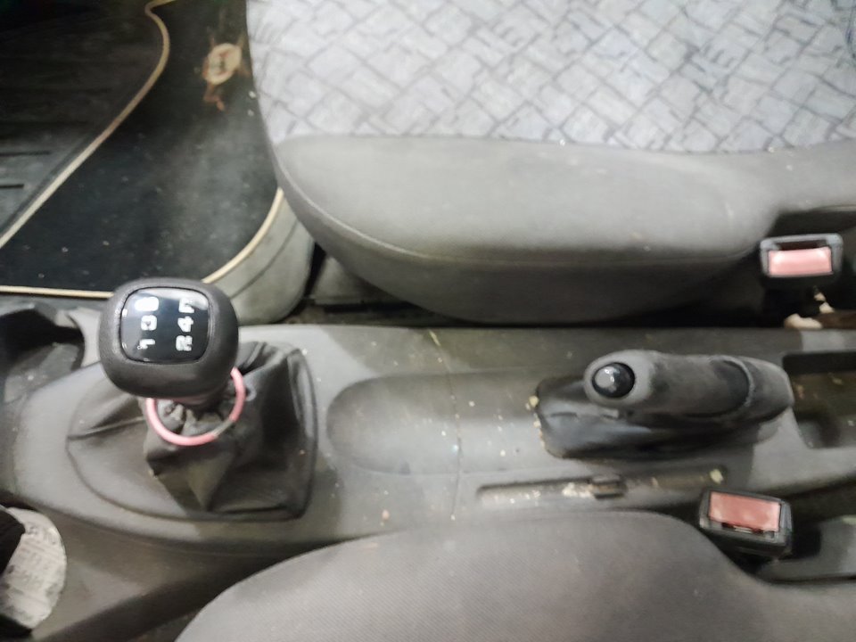 FORD FOCUS BERLINA (CAK) Ambiente Motor 1,8 Ltr. - 66 kW TDDI Turbodiesel CAT