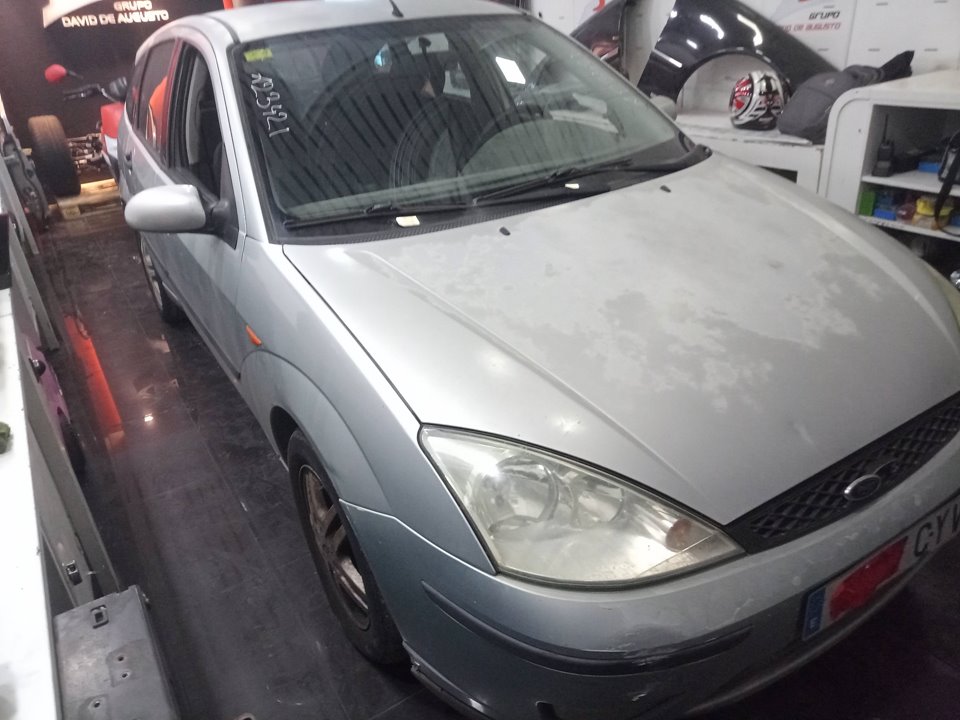 FORD FOCUS BERLINA (CAK) Ambiente Motor 1,8 Ltr. - 66 kW TDDI Turbodiesel CAT foto 2