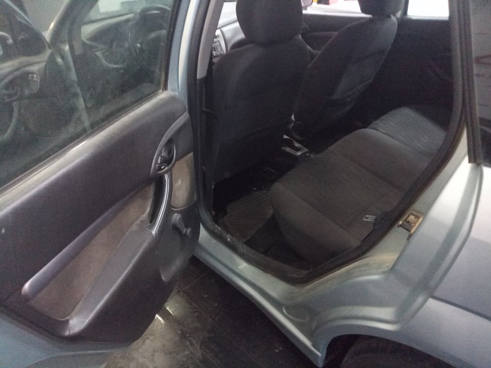 FORD FOCUS BERLINA (CAK) Ambiente Motor 1,8 Ltr. - 66 kW TDDI Turbodiesel CAT foto 9