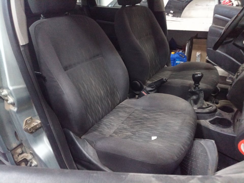 FORD FOCUS BERLINA (CAK) Ambiente Motor 1,8 Ltr. - 66 kW TDDI Turbodiesel CAT foto 10