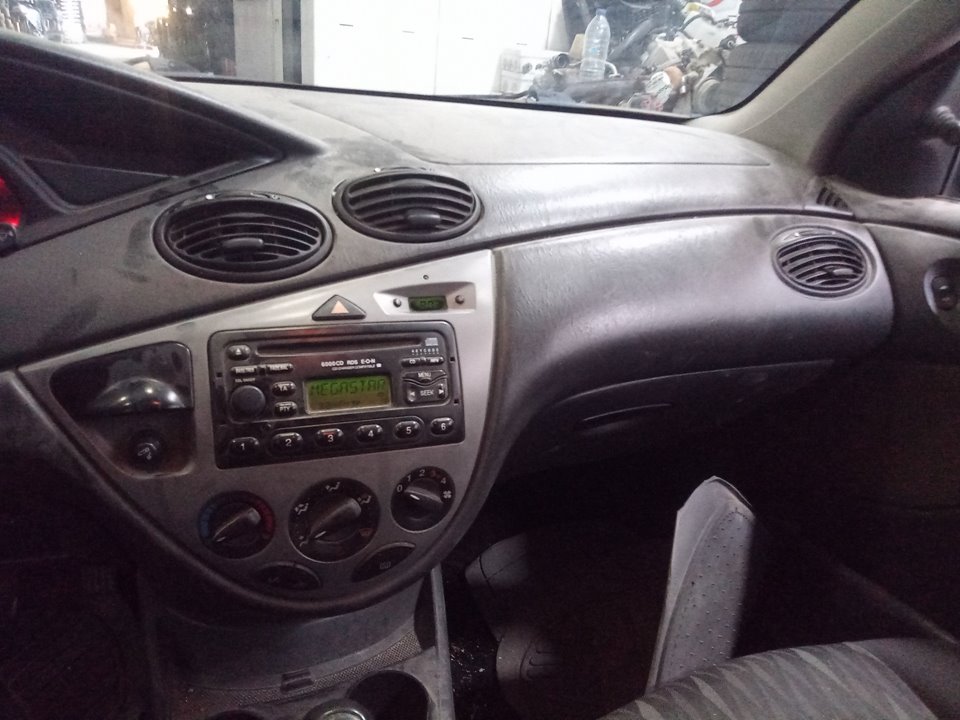 FORD FOCUS BERLINA (CAK) Ambiente Motor 1,8 Ltr. - 66 kW TDDI Turbodiesel CAT foto 12