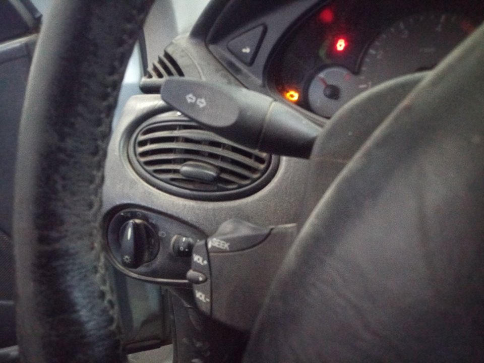 FORD FOCUS BERLINA (CAK) Ambiente Motor 1,8 Ltr. - 66 kW TDDI Turbodiesel CAT