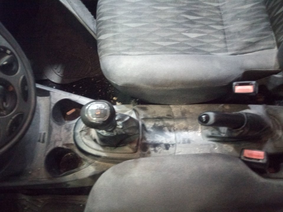 FORD FOCUS BERLINA (CAK) Ambiente Motor 1,8 Ltr. - 66 kW TDDI Turbodiesel CAT