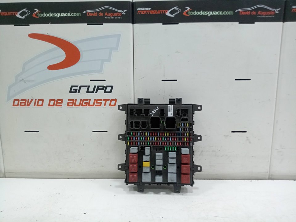 CAJA RELES / FUSIBLES