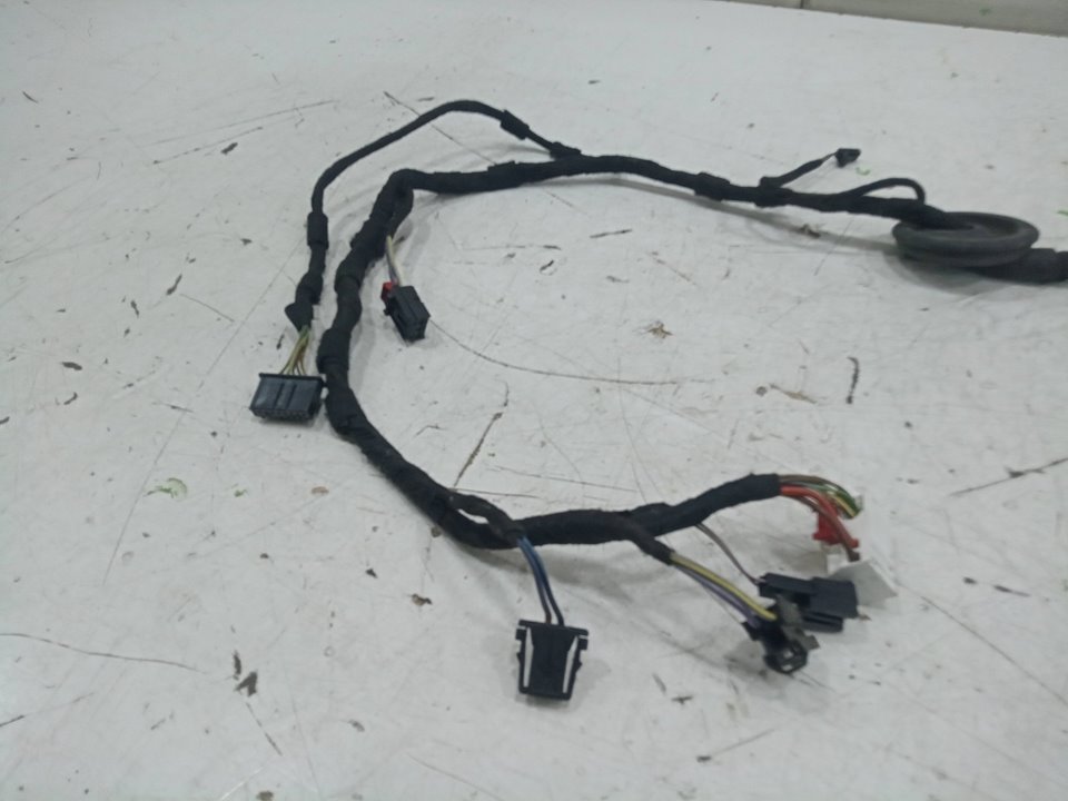 CABLES PUERTA AUDI Q3 (8UG) Attraction   |   01.15 - 12.18