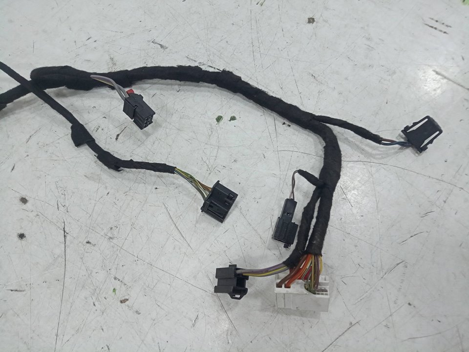 CABLES PUERTA AUDI Q3 (8UG) Attraction   |   01.15 - 12.18