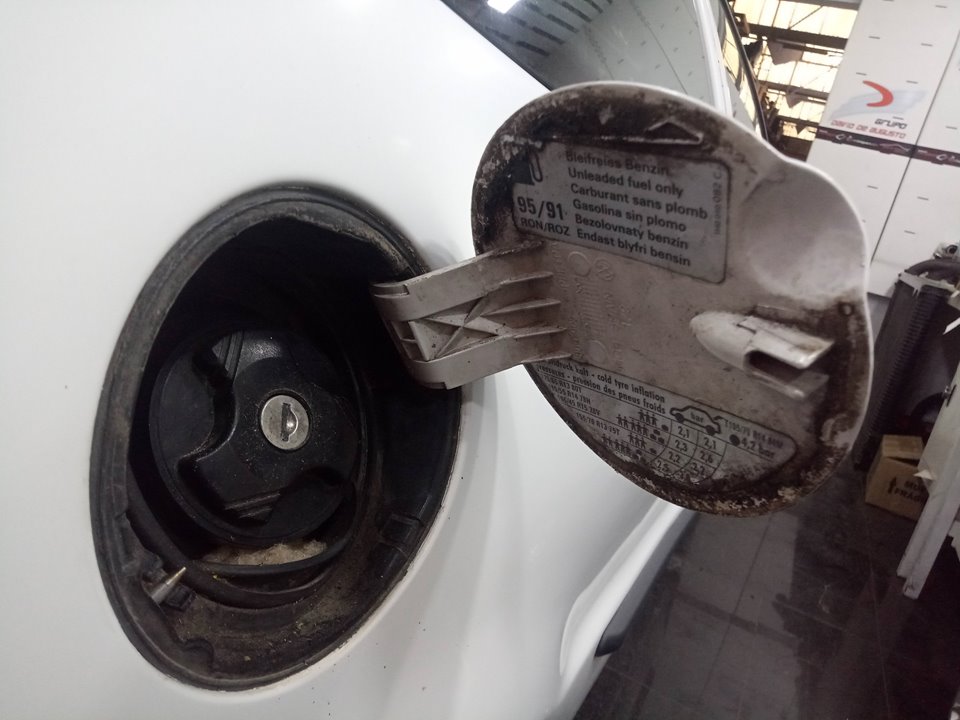 VOLKSWAGEN POLO BERLINA (6N1) Básico Motor 1,4 Ltr. - 44 kW