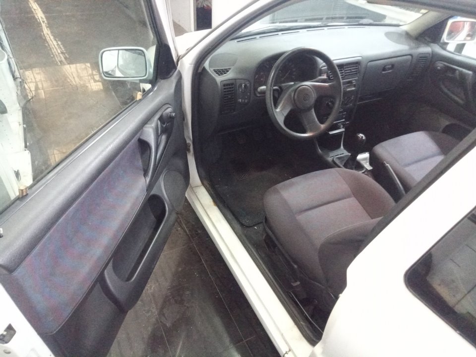 VOLKSWAGEN POLO BERLINA (6N1) Básico Motor 1,4 Ltr. - 44 kW