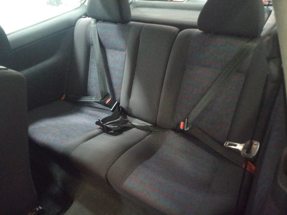 VOLKSWAGEN POLO BERLINA (6N1) Básico Motor 1,4 Ltr. - 44 kW