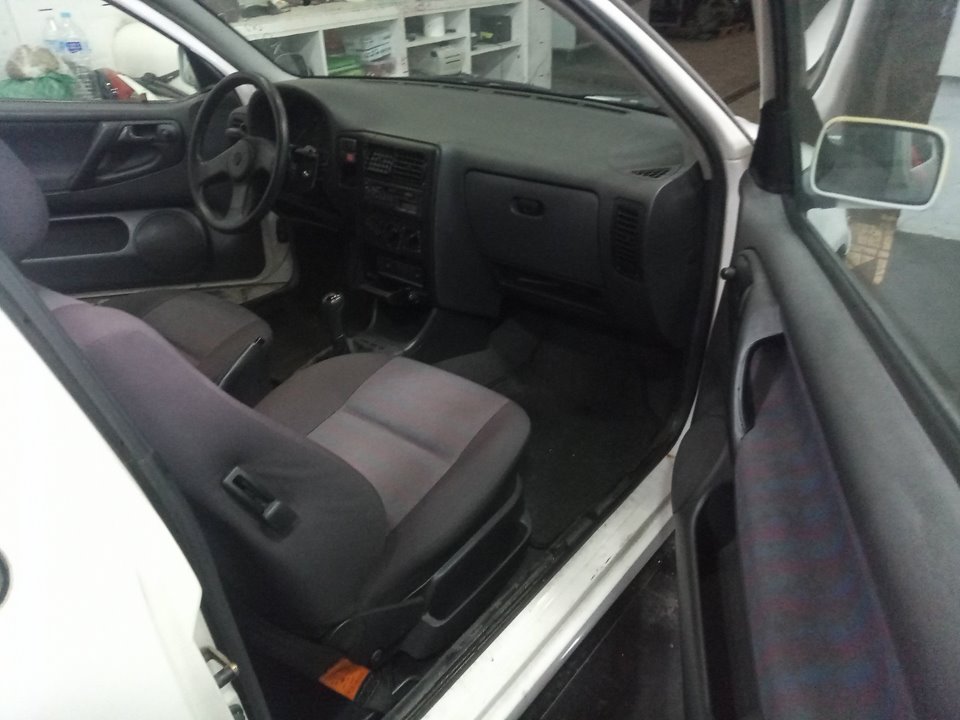 VOLKSWAGEN POLO BERLINA (6N1) Básico Motor 1,4 Ltr. - 44 kW