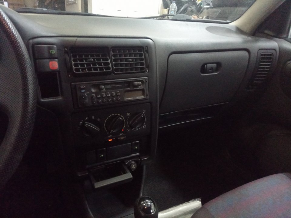 VOLKSWAGEN POLO BERLINA (6N1) Básico Motor 1,4 Ltr. - 44 kW
