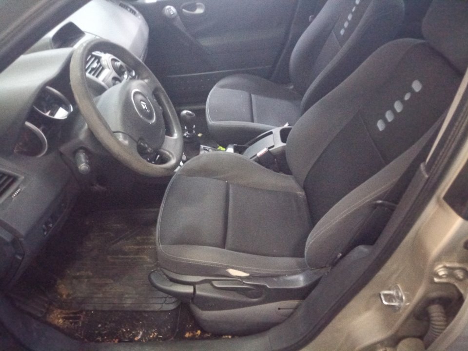 RENAULT MEGANE II BERLINA 5P Confort Dynamique Motor 1,5 Ltr. - 78 kW dCi Diesel