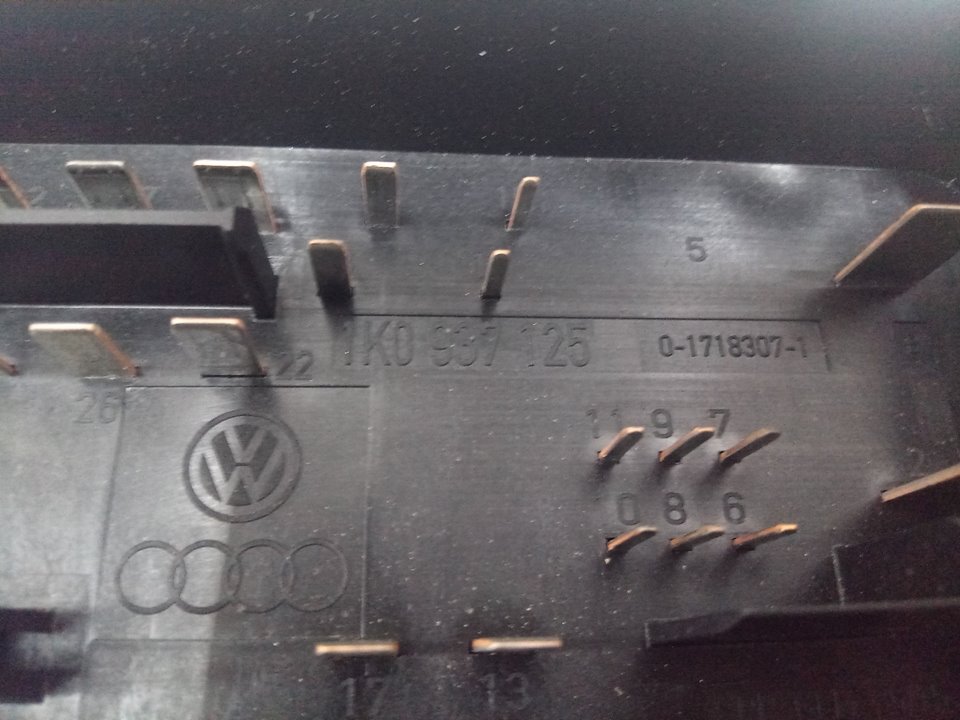 CAJA RELES / FUSIBLES VOLKSWAGEN GOLF V BERLINA (1K1) Highline