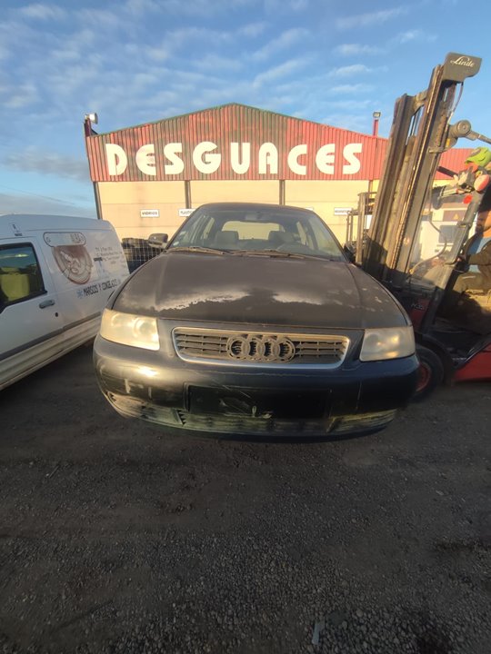 AUDI A3 (8L) 1.9 TDI Ambiente Motor 1,9 Ltr. - 66 kW TDI foto 3