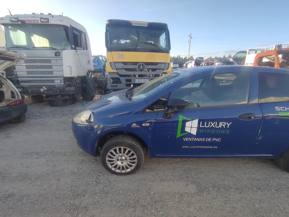 FIAT PUNTO BERLINA (188) *