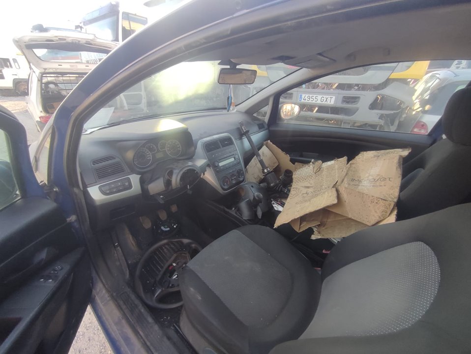 FIAT PUNTO BERLINA (188) *