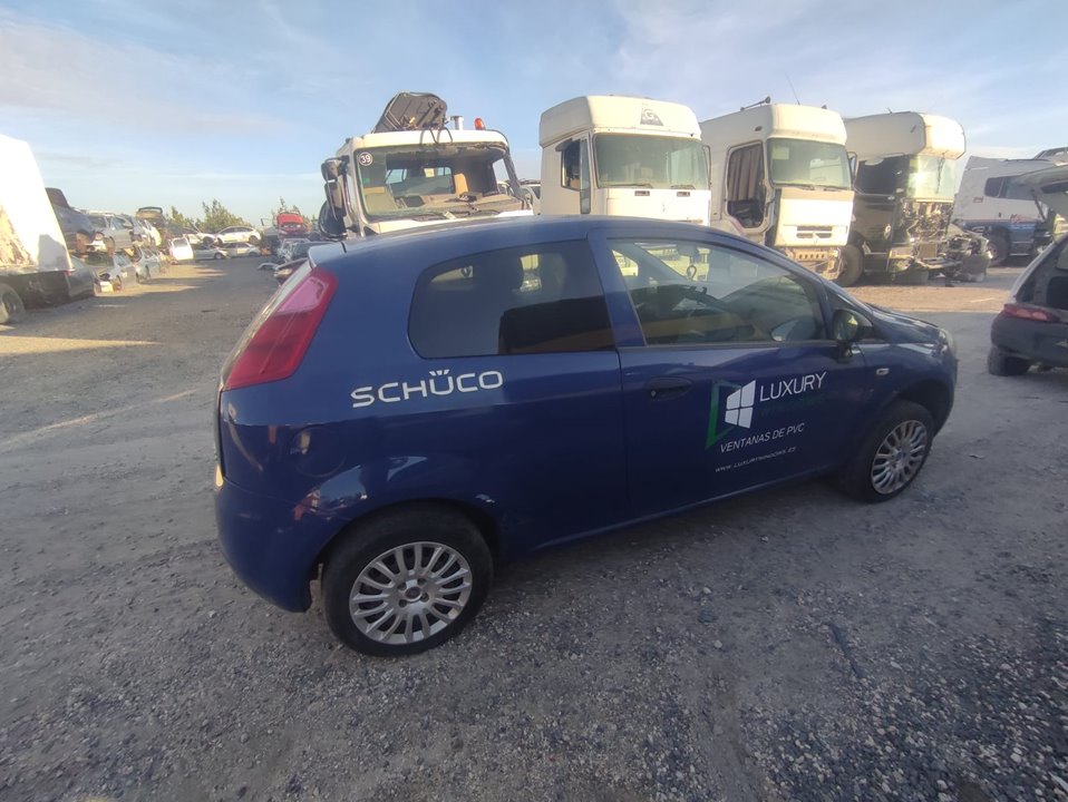FIAT PUNTO BERLINA (188) *