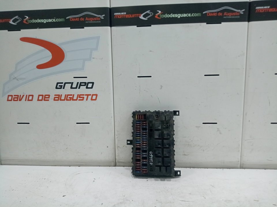 CAJA RELES / FUSIBLES