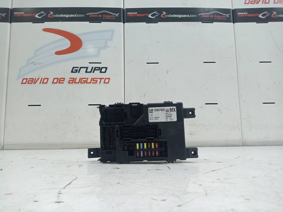 CAJA RELES / FUSIBLES