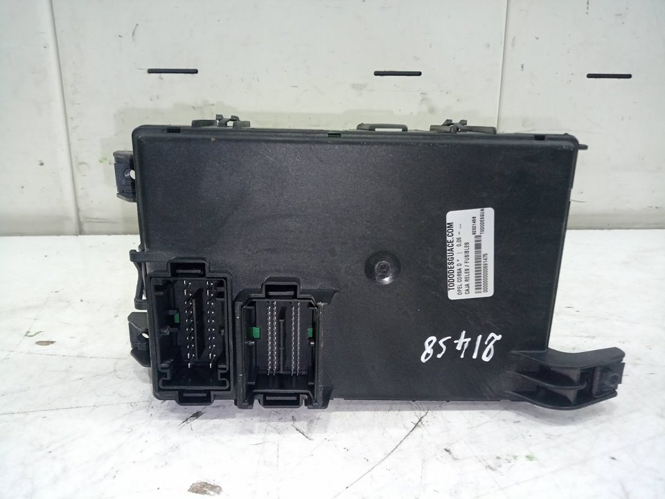 CAJA RELES / FUSIBLES foto 3