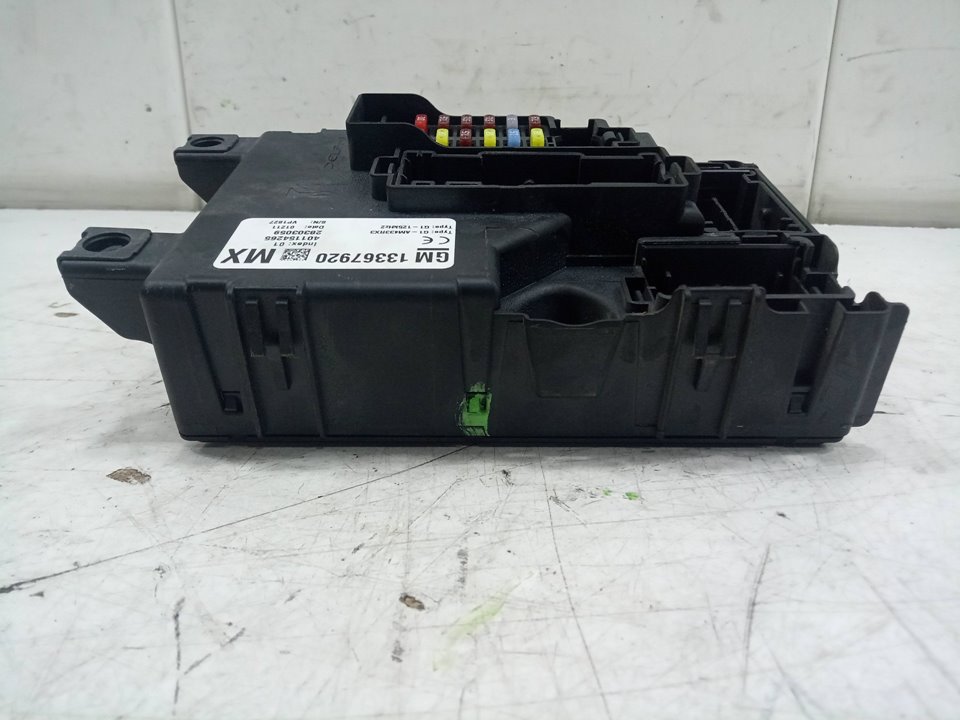 CAJA RELES / FUSIBLES foto 4