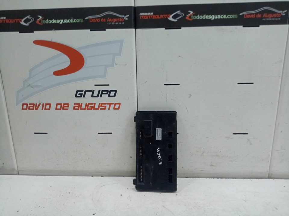 CAJA RELES / FUSIBLES