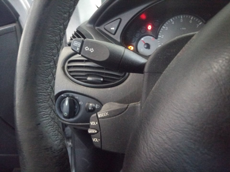 FORD FOCUS BERLINA (CAK) Ambiente Motor 1,6 Ltr. - 74 kW 16V CAT