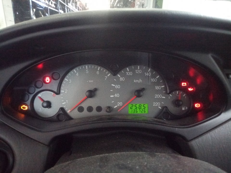 FORD FOCUS BERLINA (CAK) Ambiente Motor 1,6 Ltr. - 74 kW 16V CAT