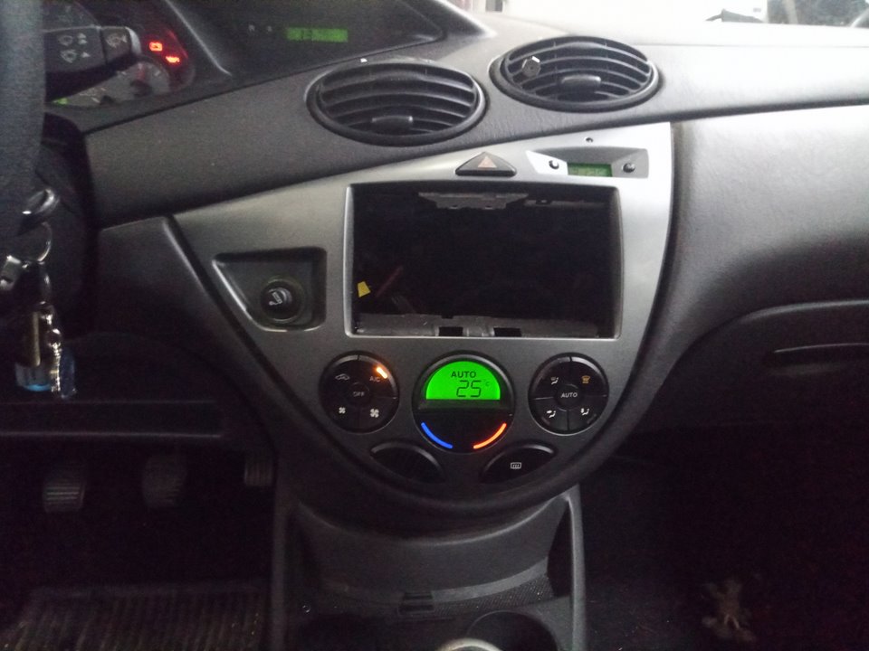 FORD FOCUS BERLINA (CAK) Ambiente Motor 1,6 Ltr. - 74 kW 16V CAT