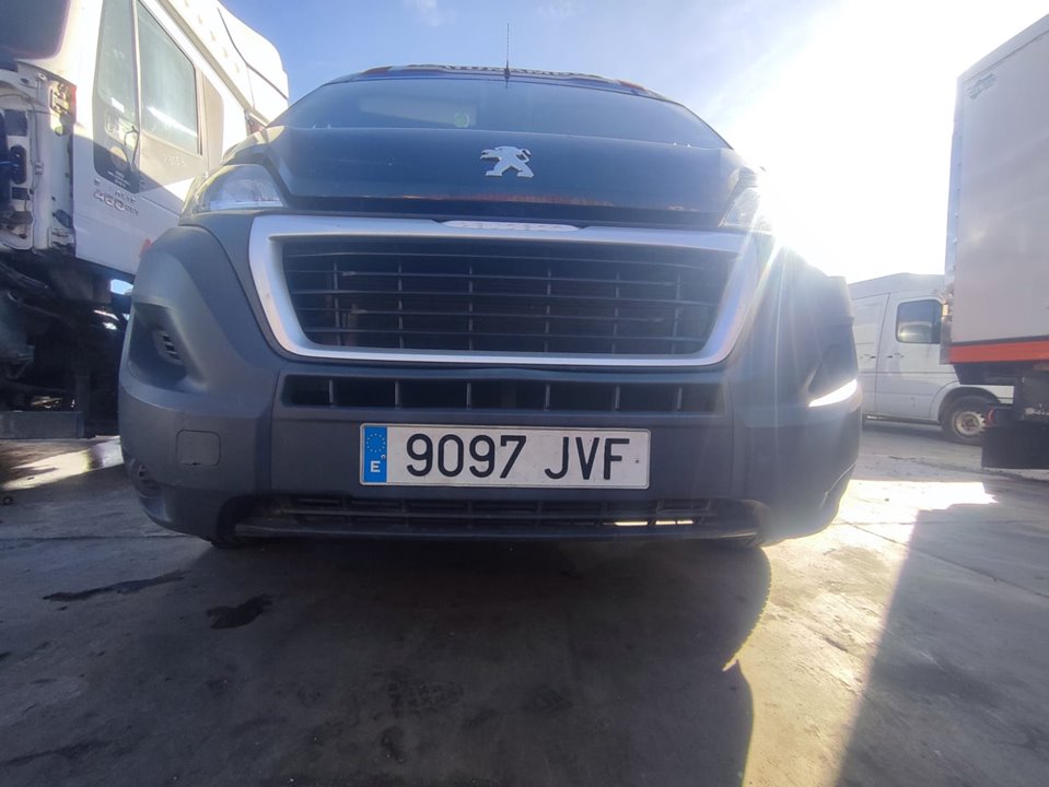 PEUGEOT BOXER CAJA CERRADA 335 L3 BlueHDi 130 Cargo Edition mit Ladebordwand Motor 2,0 Ltr. - 96 kW Blue-HDI FAP CAT