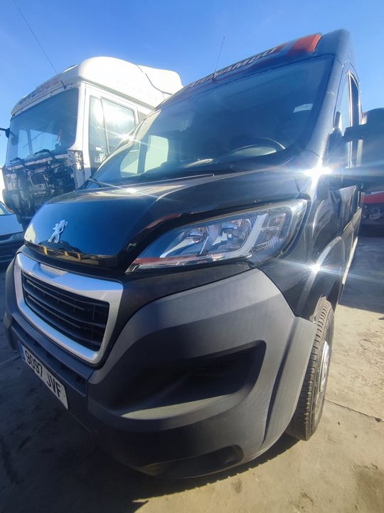 PEUGEOT BOXER CAJA CERRADA 335 L3 BlueHDi 130 Cargo Edition mit Ladebordwand Motor 2,0 Ltr. - 96 kW Blue-HDI FAP CAT